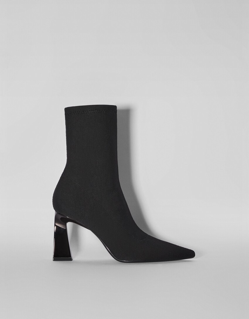 Körpernah geschnittene Stiefeletten mit Metallic-Absatz-Schwarz-4