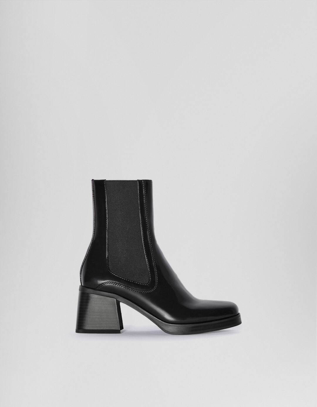 Block-heel elastic ankle boots