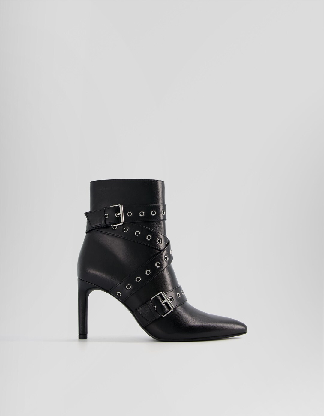 Stiletto-heel ankle boots with straps with eyelets and buckles
