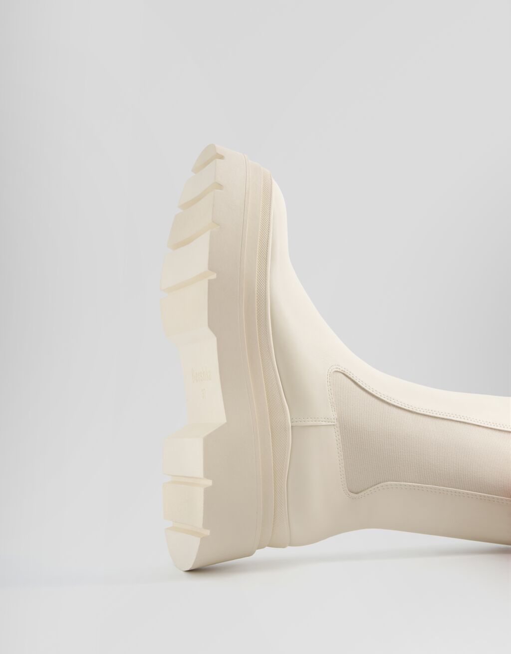 Flat elastic outlet ankle boots