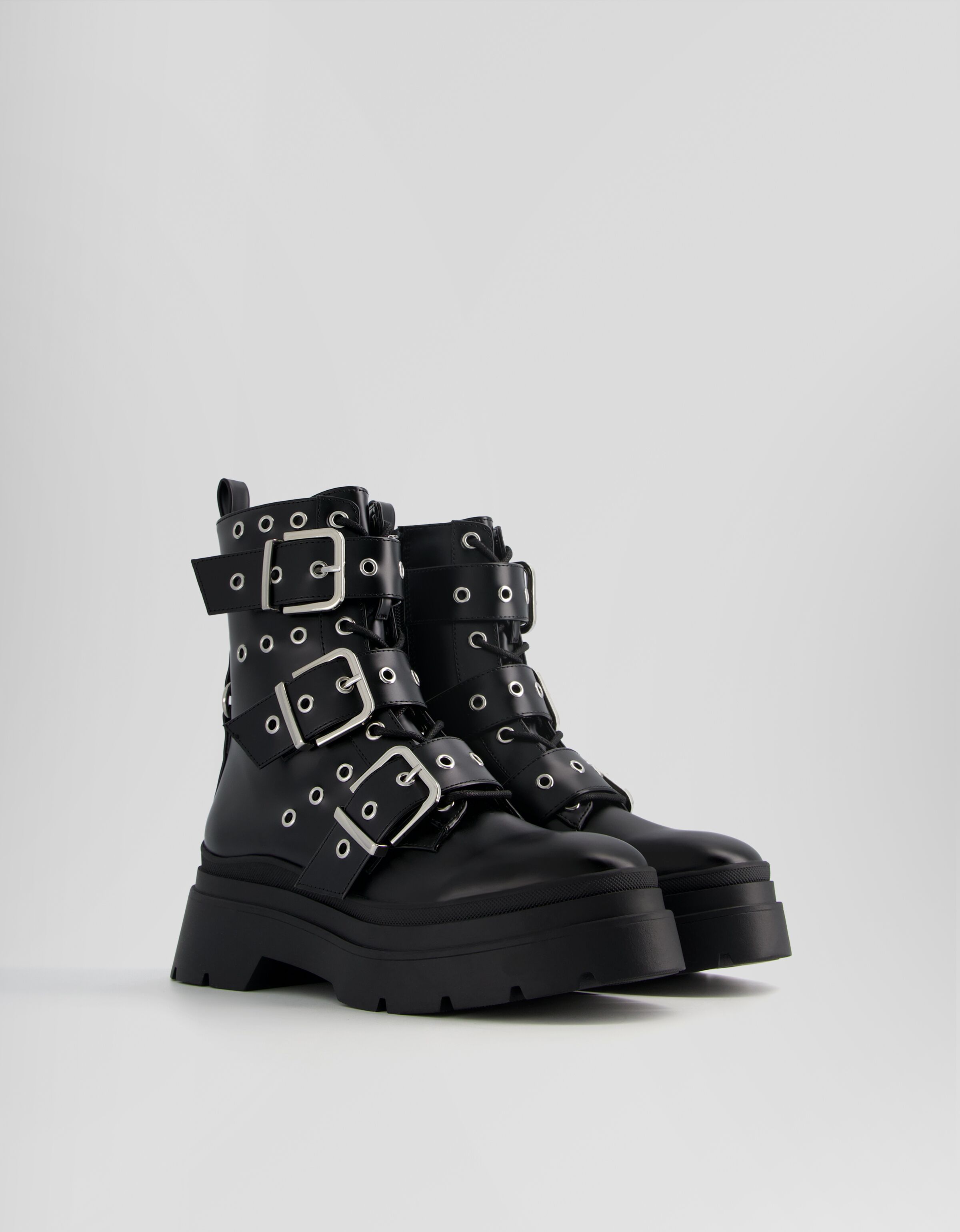 Boots online with straps