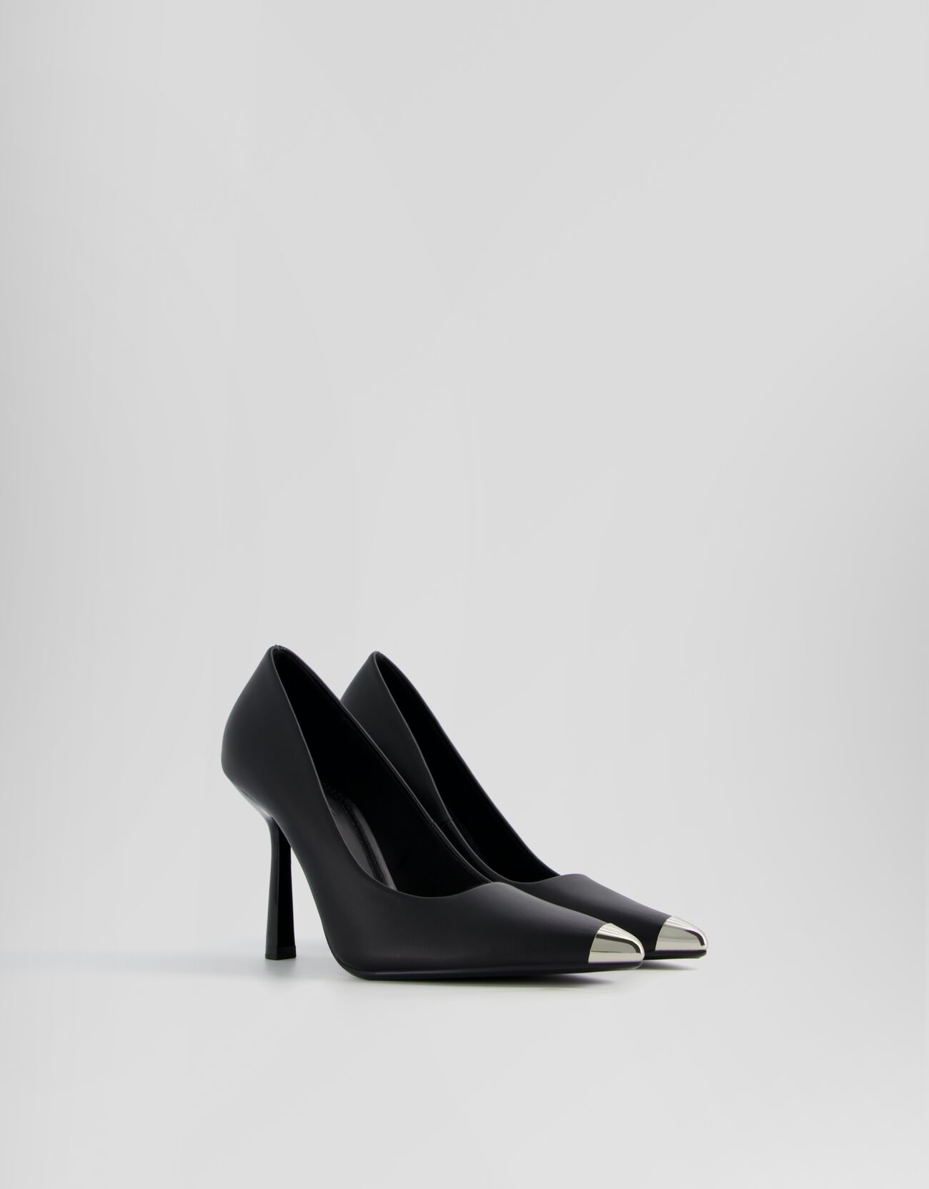 Heeled shoes with metal toecap Party Women Bershka