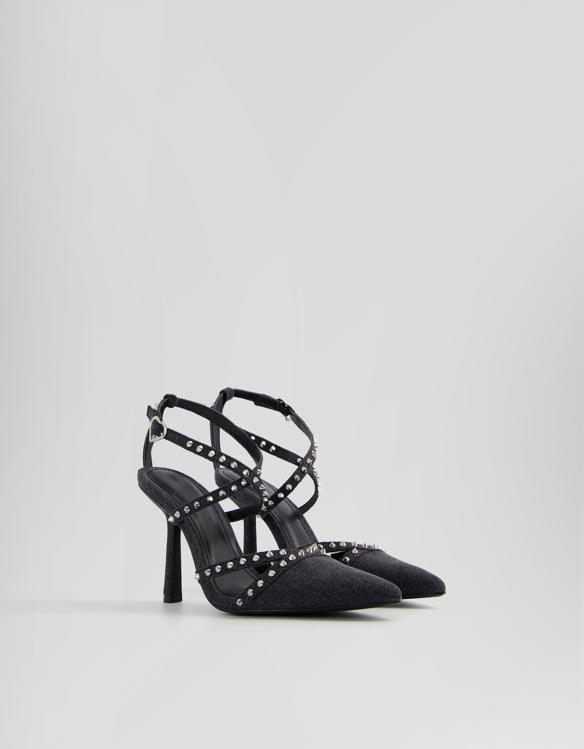 Scarpe con tacco in denim con borchie Donna Bershka