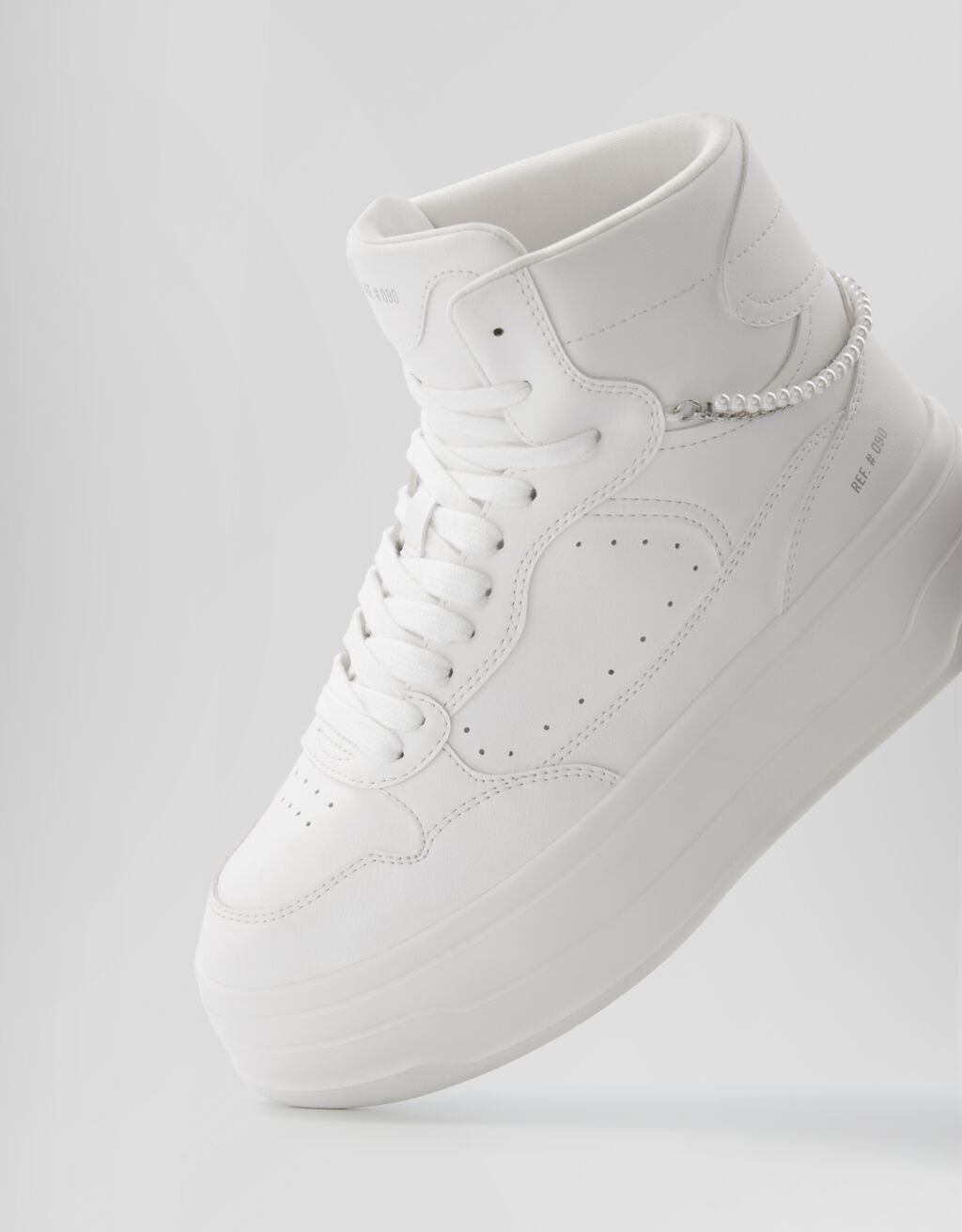 Hohe Sneaker mit Ketten-Detail-Weiss-2