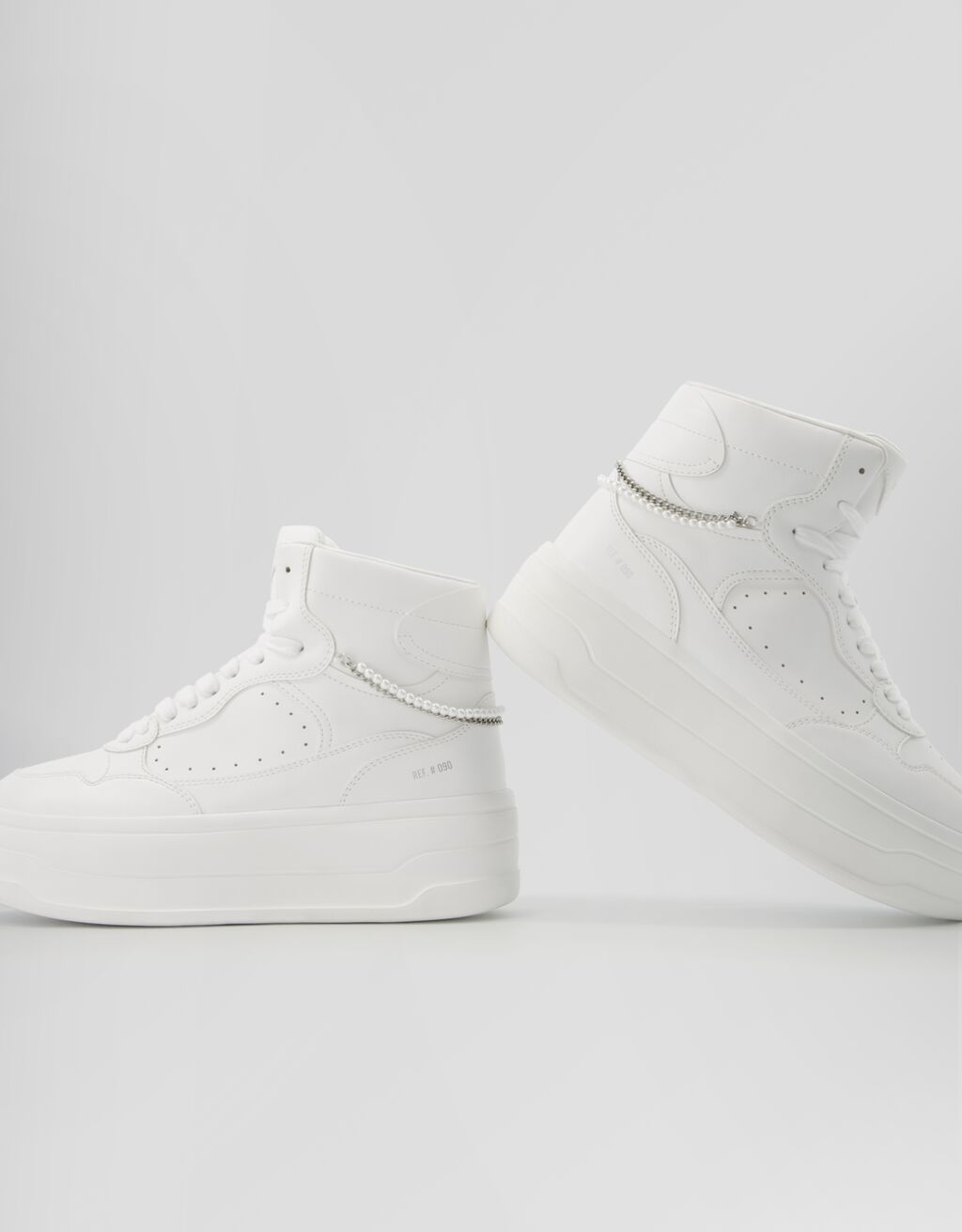 Hohe Sneaker mit Ketten-Detail-Weiss-3
