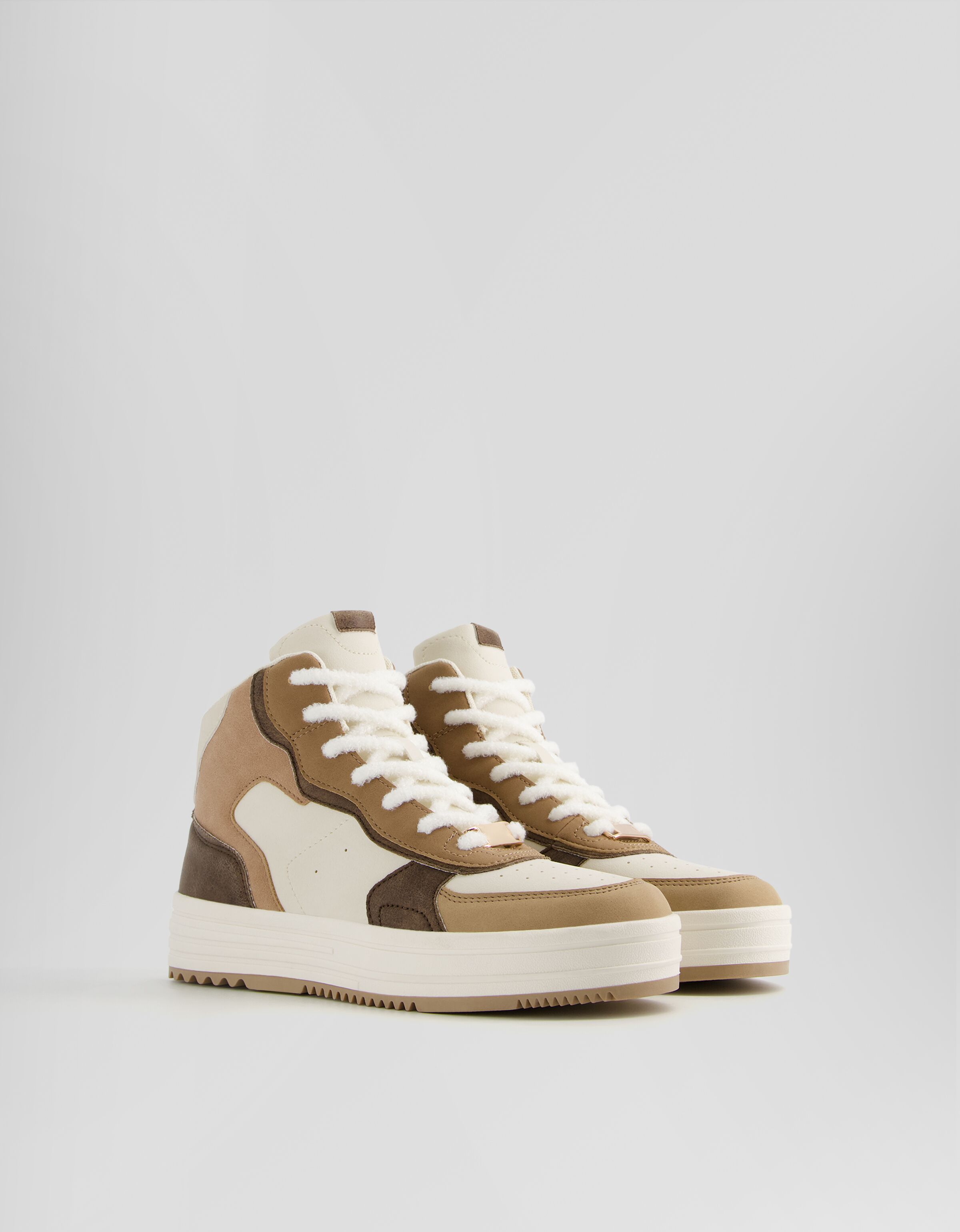 Bershka high outlet top sneakers