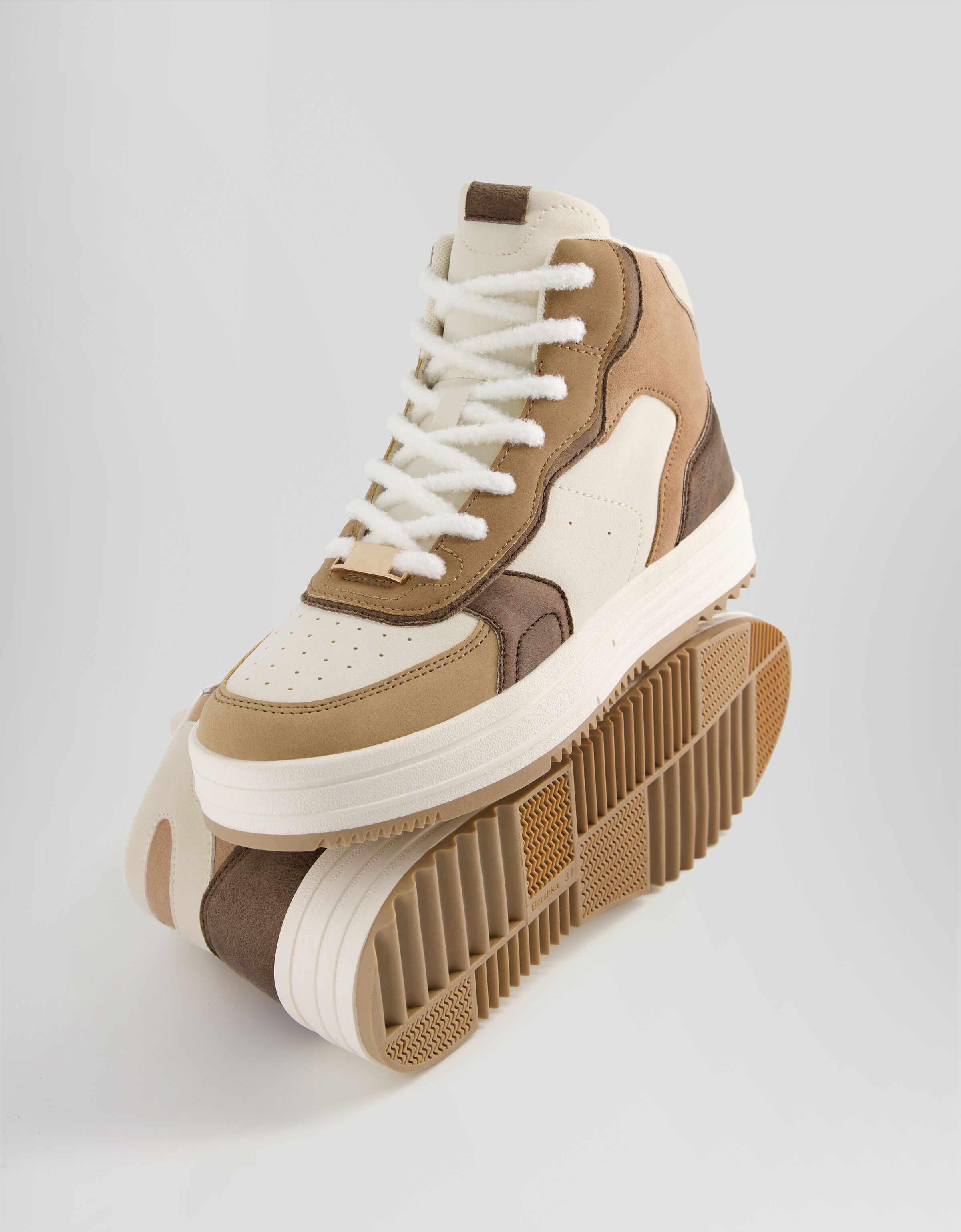 Bershka high outlet top sneakers