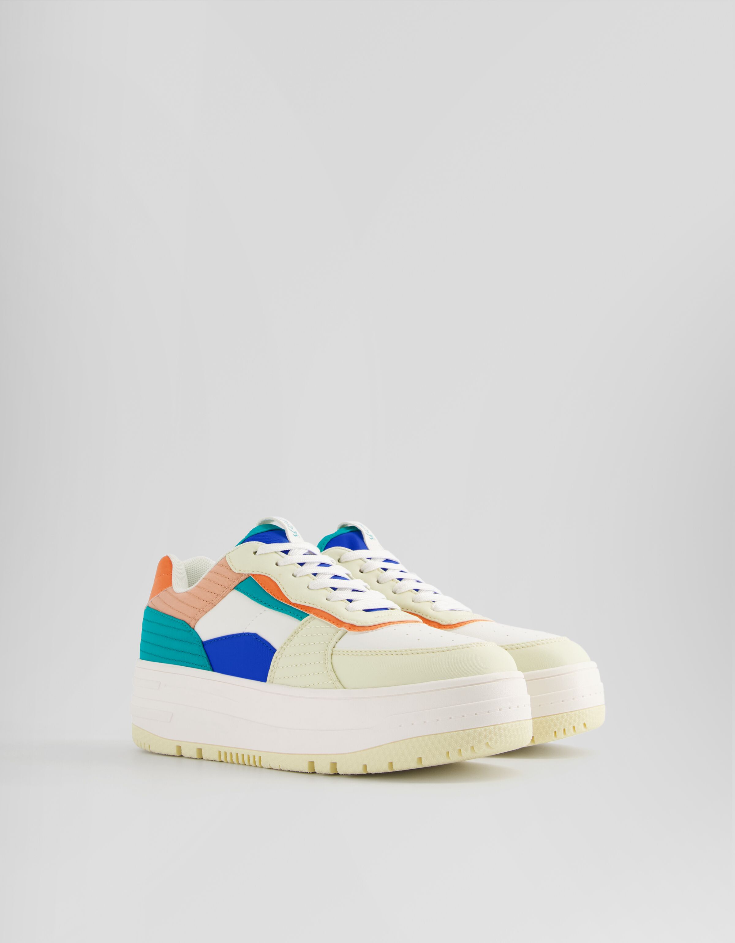 Multipiece sneakers with quilted details Women Bershka