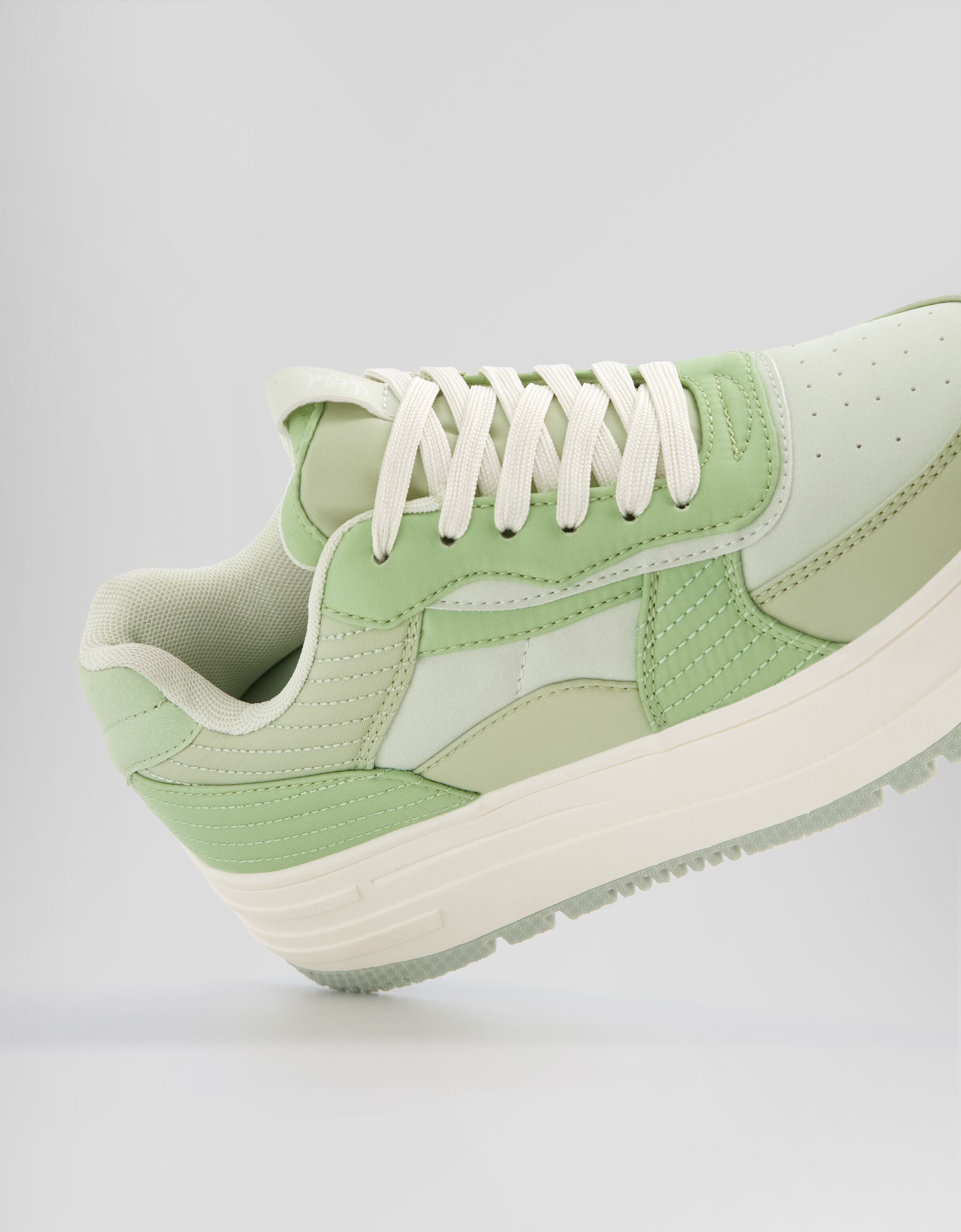 Zapatillas best sale supernenas bershka