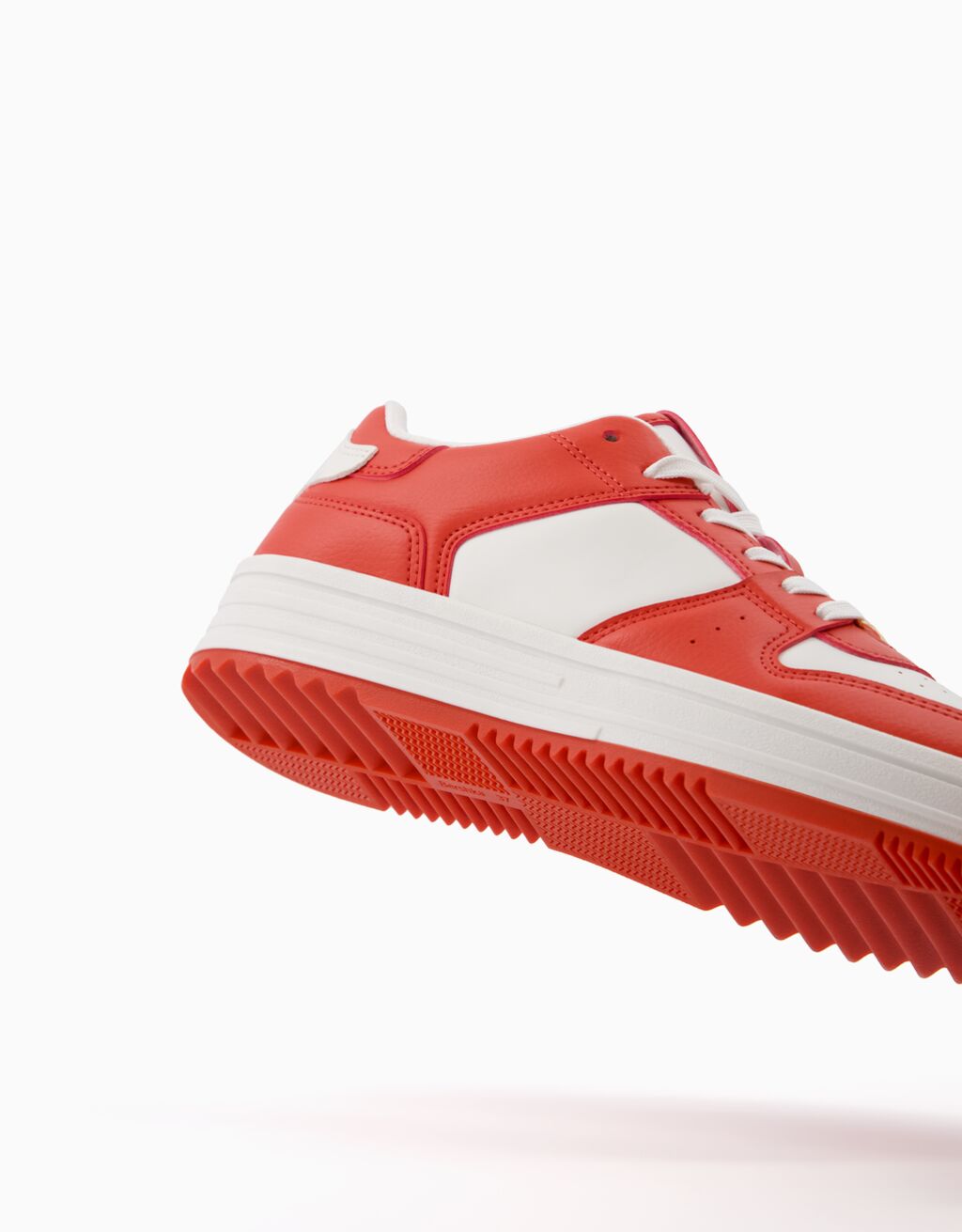 Tenis bershka outlet rojos