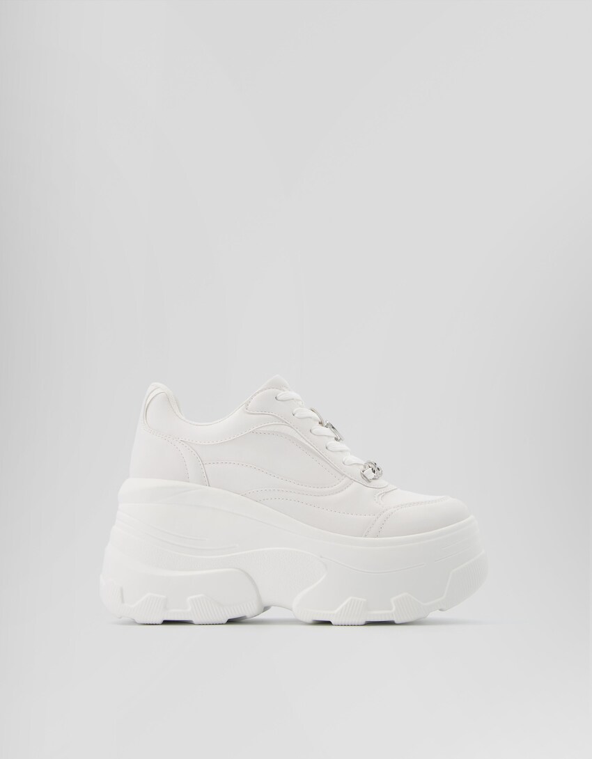 Sneaker mit XL-Plateausohle und Steinapplikation-Weiss-5
