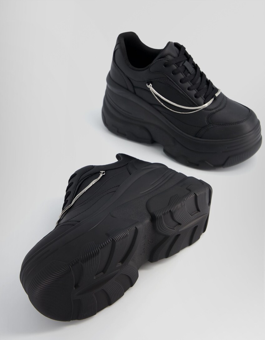Sneaker mit XL-Plateausohle und Steinapplikation-Schwarz-2