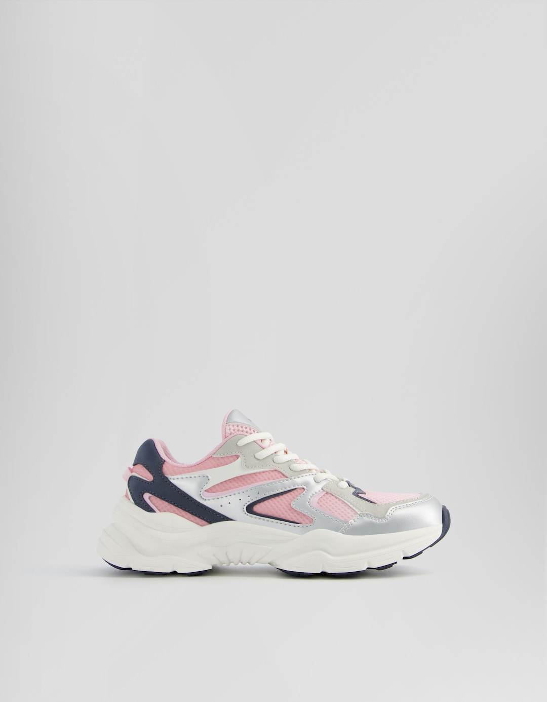 Contrast mesh trainers with metallic details