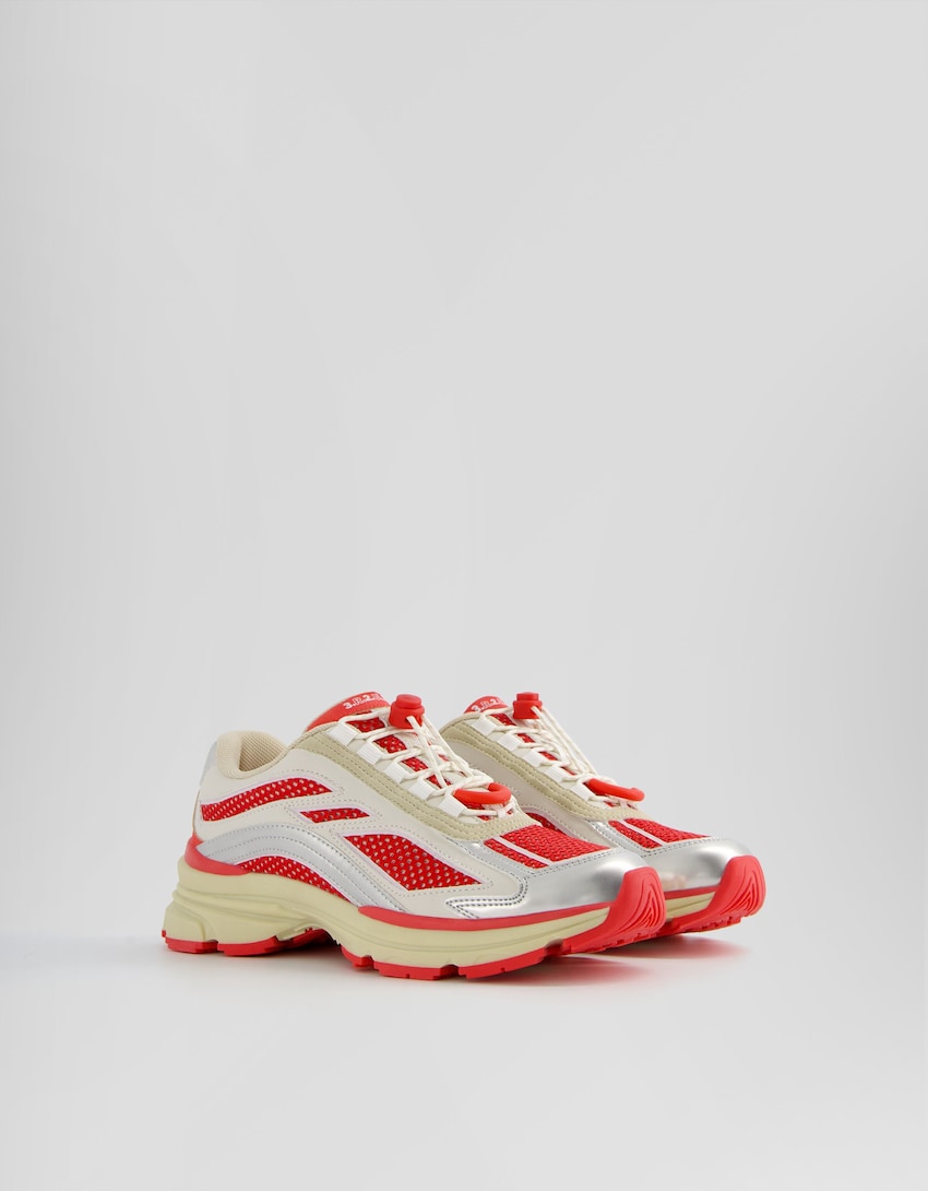 Sneaker mit metallisierten Details und Zuglasche im Trekking-Stil-Rot-0