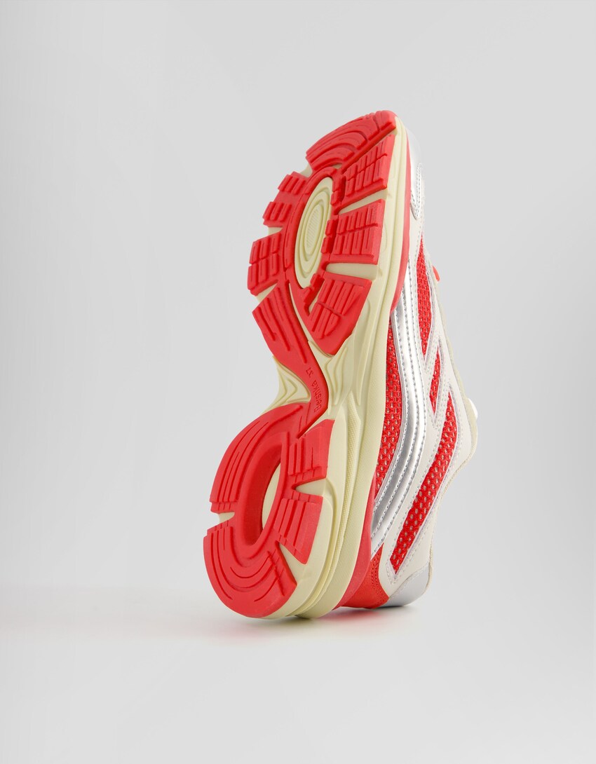 Sneaker mit metallisierten Details und Zuglasche im Trekking-Stil-Rot-2
