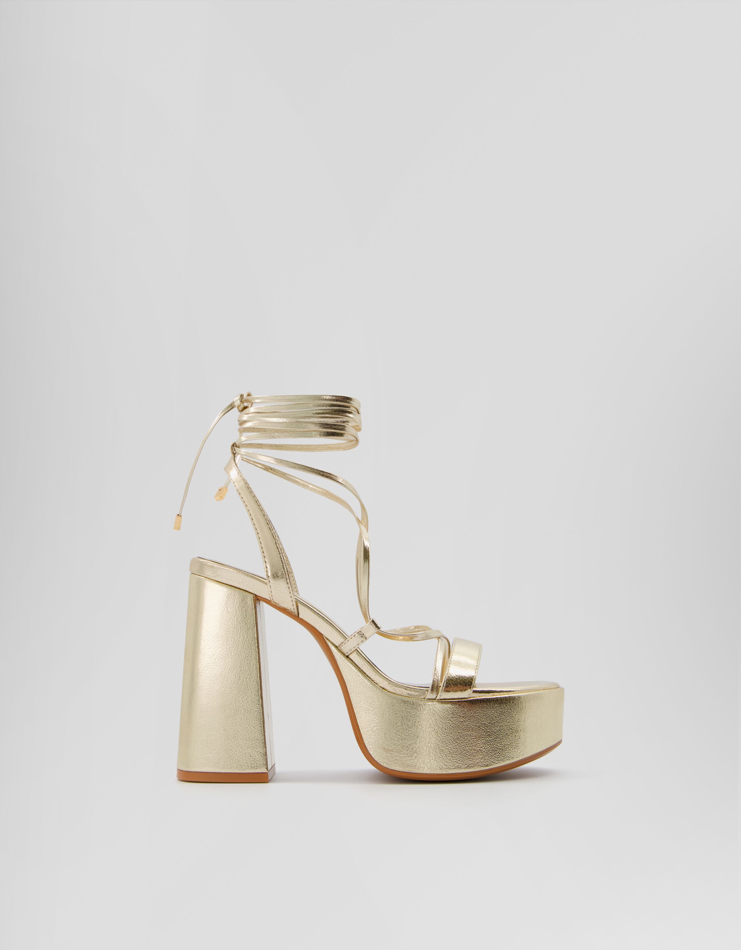 Rebajas en Zapatos para Mujer Promo Hasta 50 Bershka Espa a