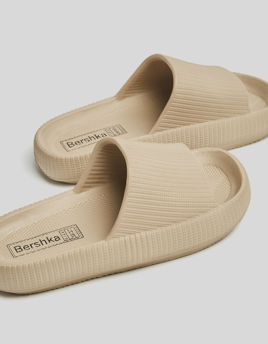 Slippers bershka best sale