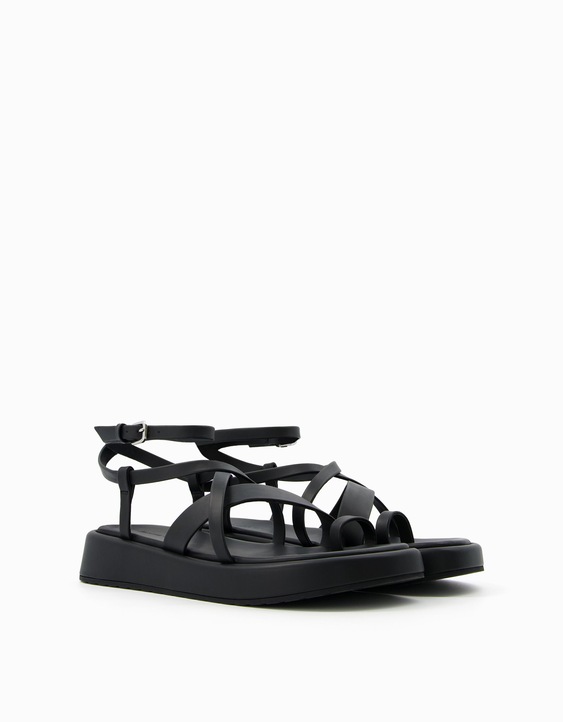 formel specielt oprejst Flade sandaler med miniplateau og ankelrem - Sko - Dame | Bershka