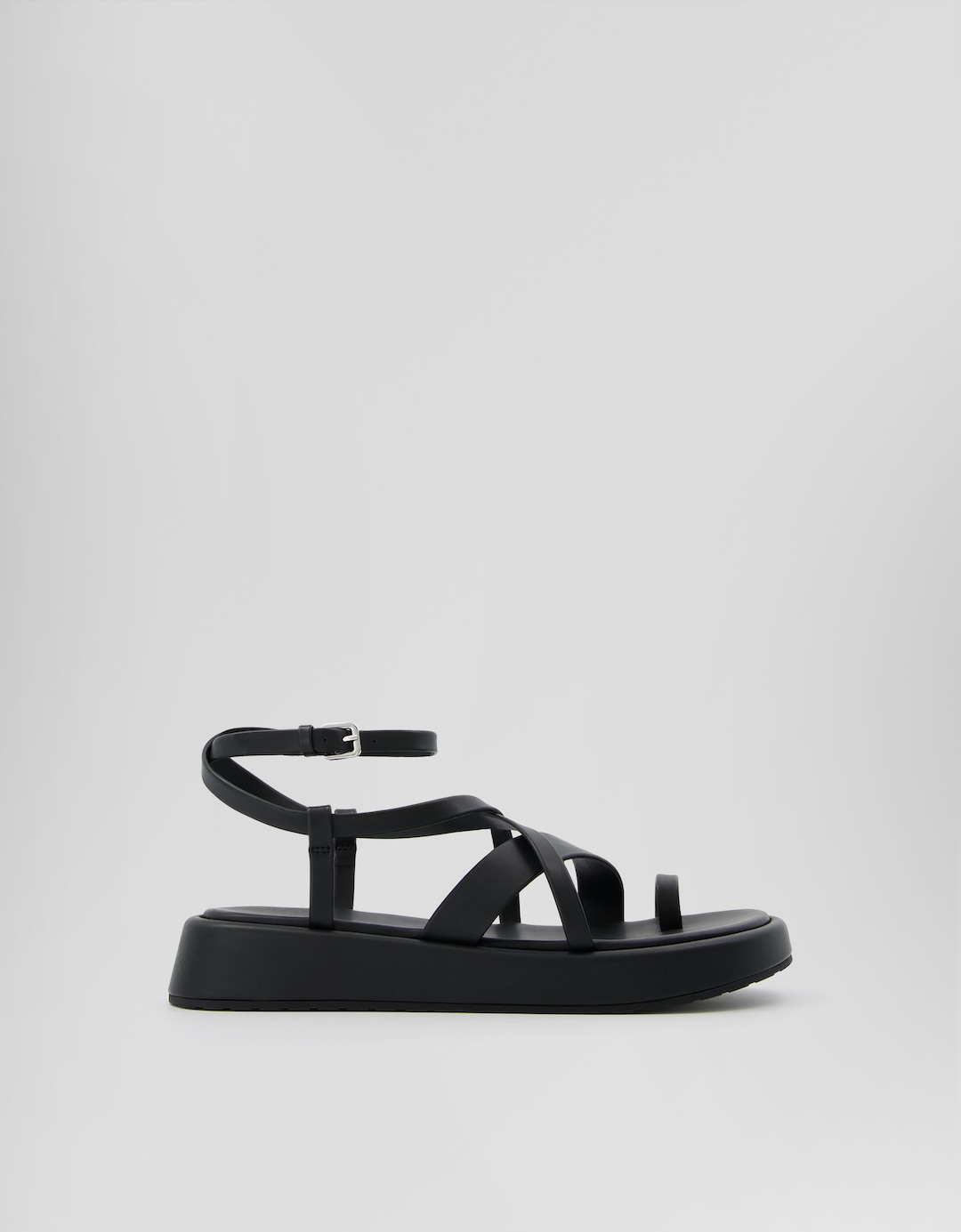 Platte sandaal met mini-plateauzool en enkelbandje