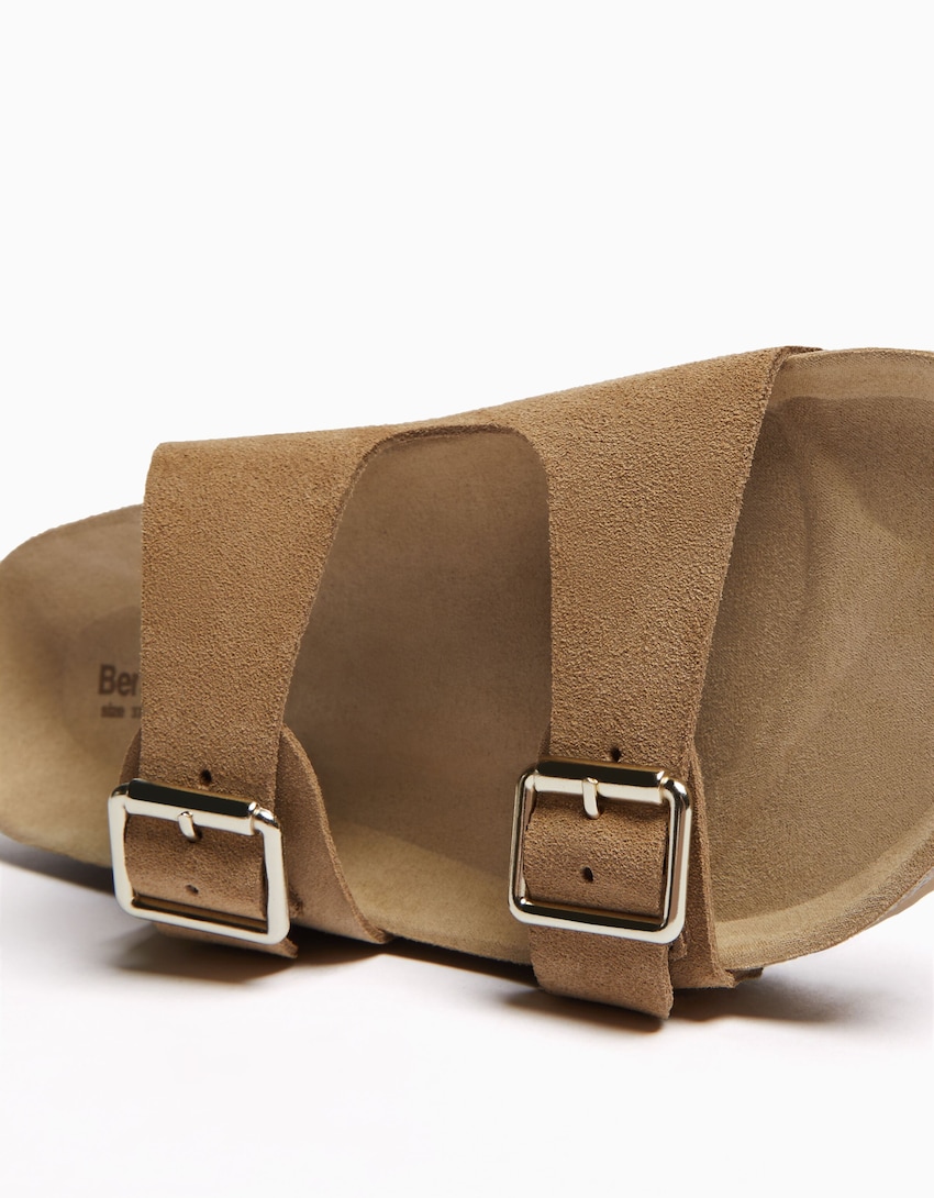 Flache Sandalen aus Leder mit Schnallen-Sandfarbe-3