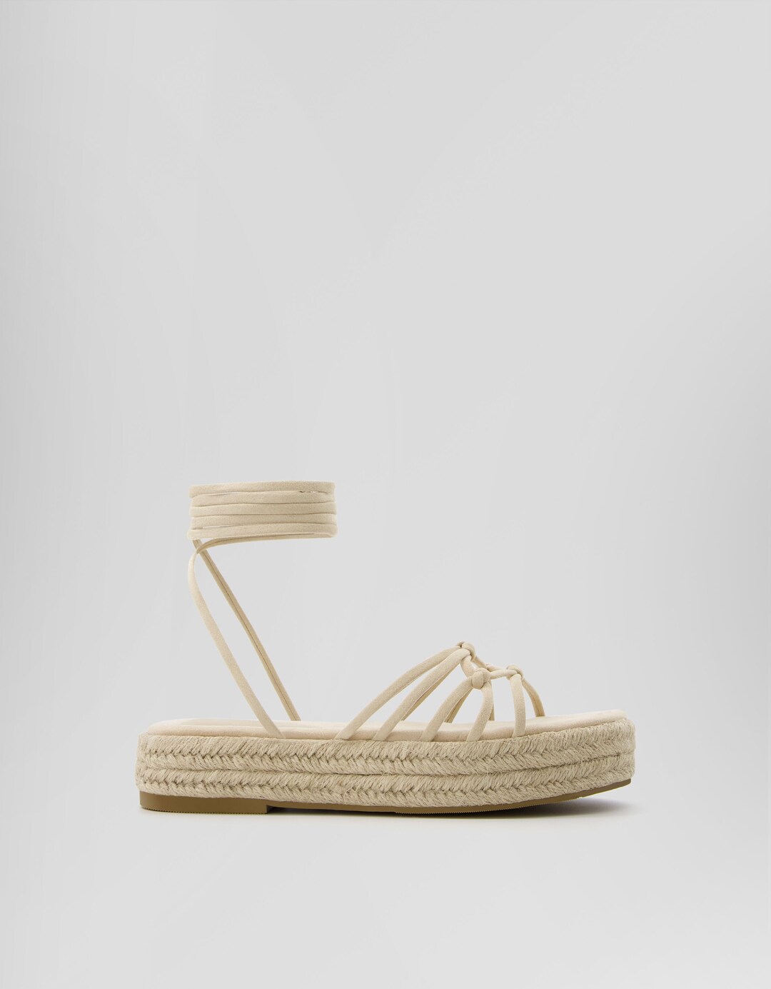 Platte, geknoopte sandaal met jute