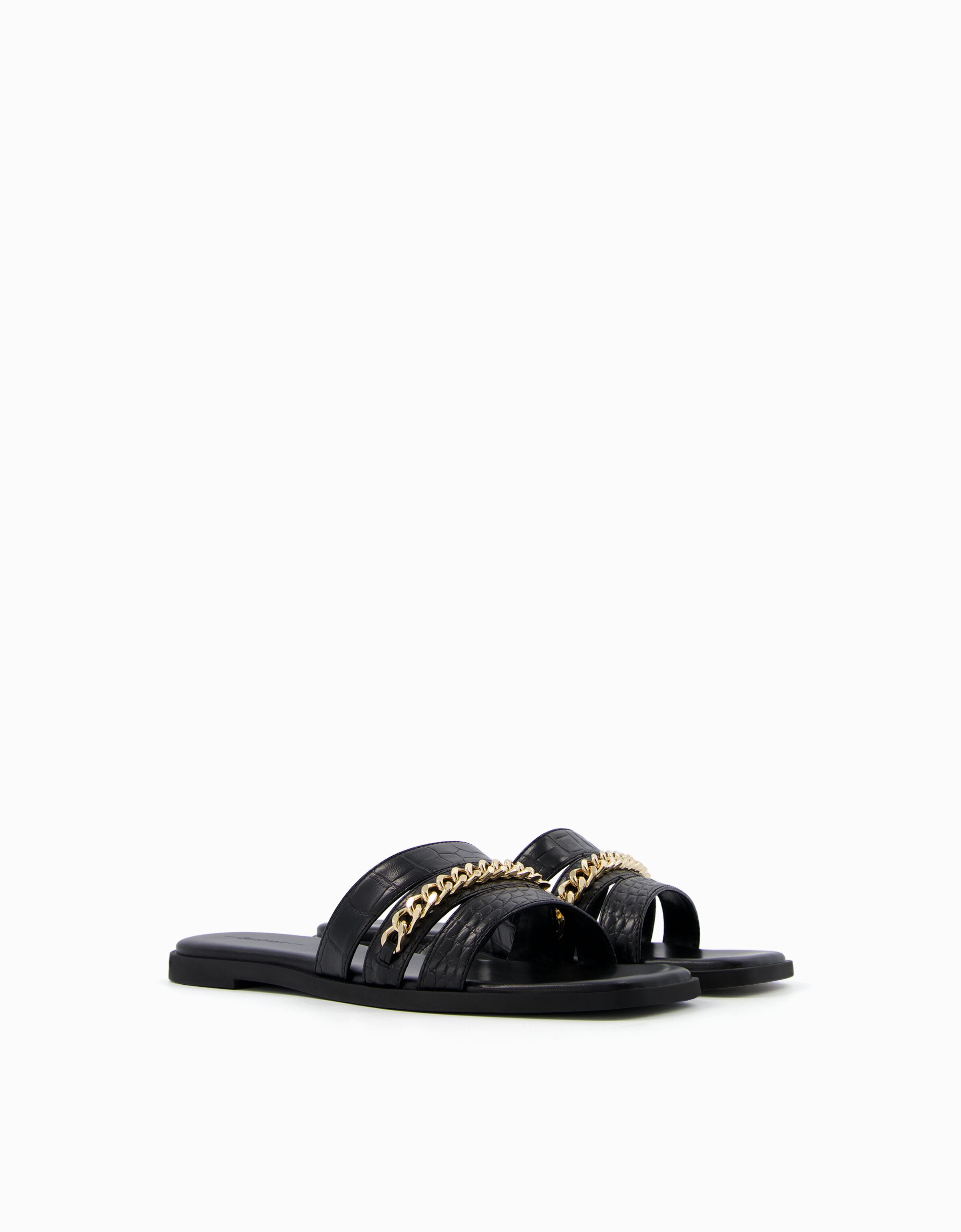 Flat sandals with chain detail View all BSK Teen Bershka