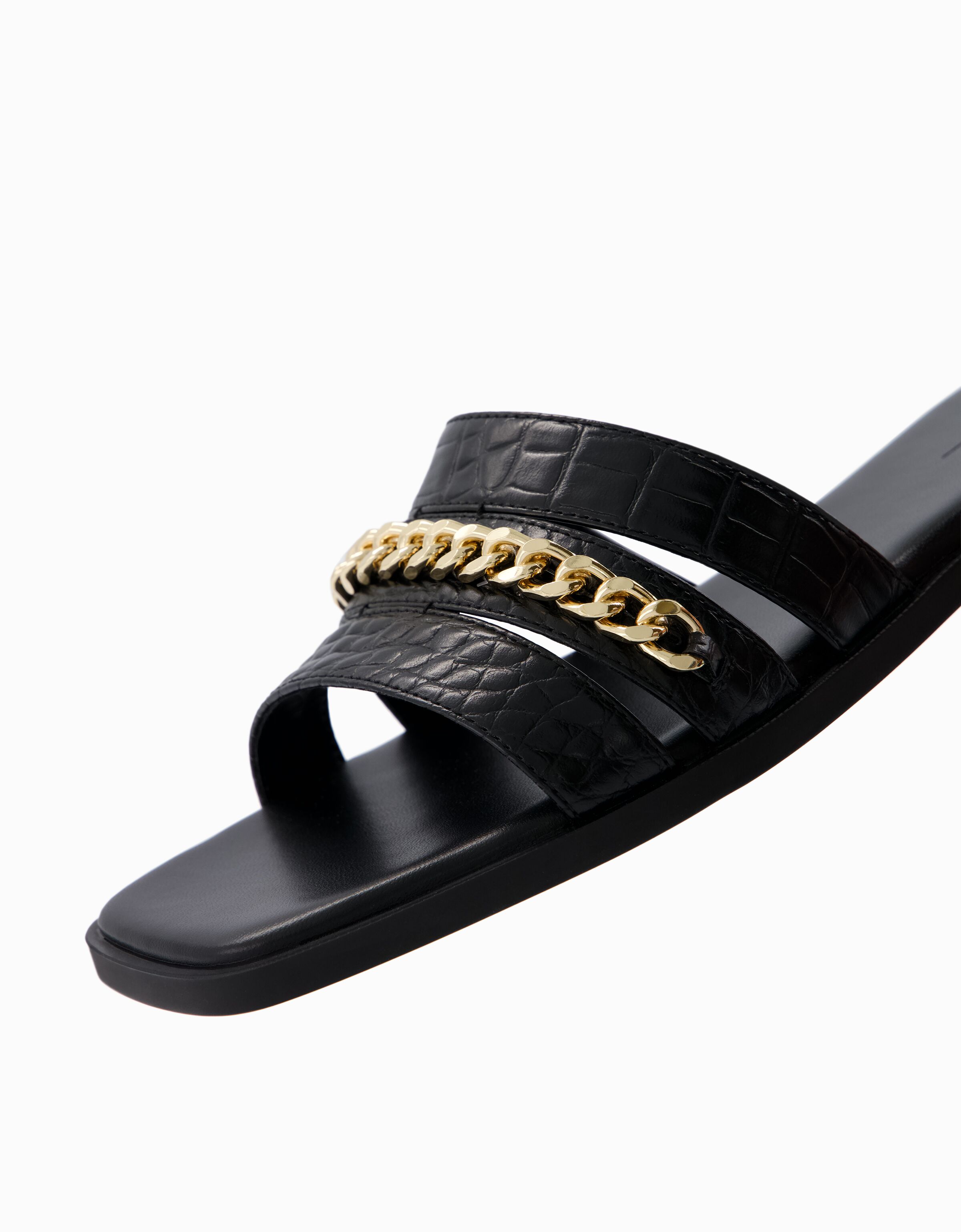 Sandalia plana detalle cadena Ver todo BSK Teen Bershka