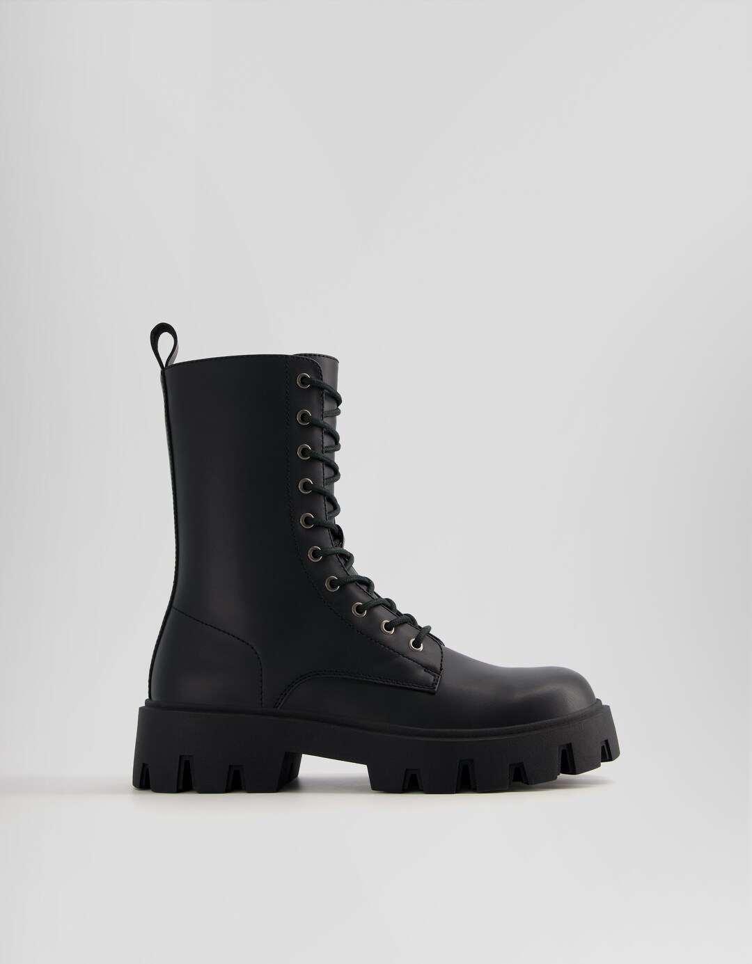 Botines acordonados suela track hombre