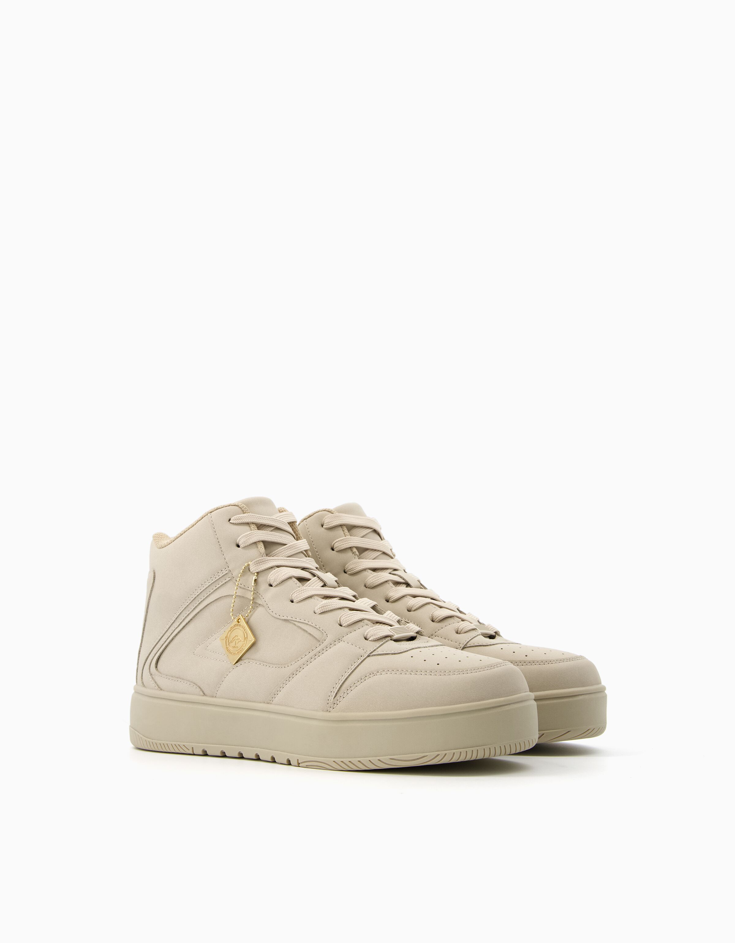 High top basketball sneakers with key chain Men Bershka