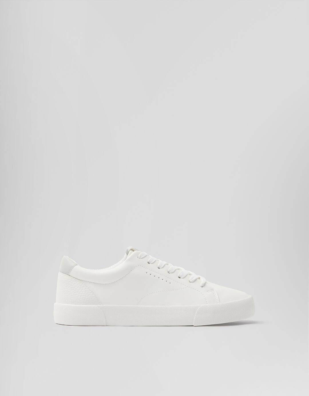 Men’s trainers with coloured heel detail