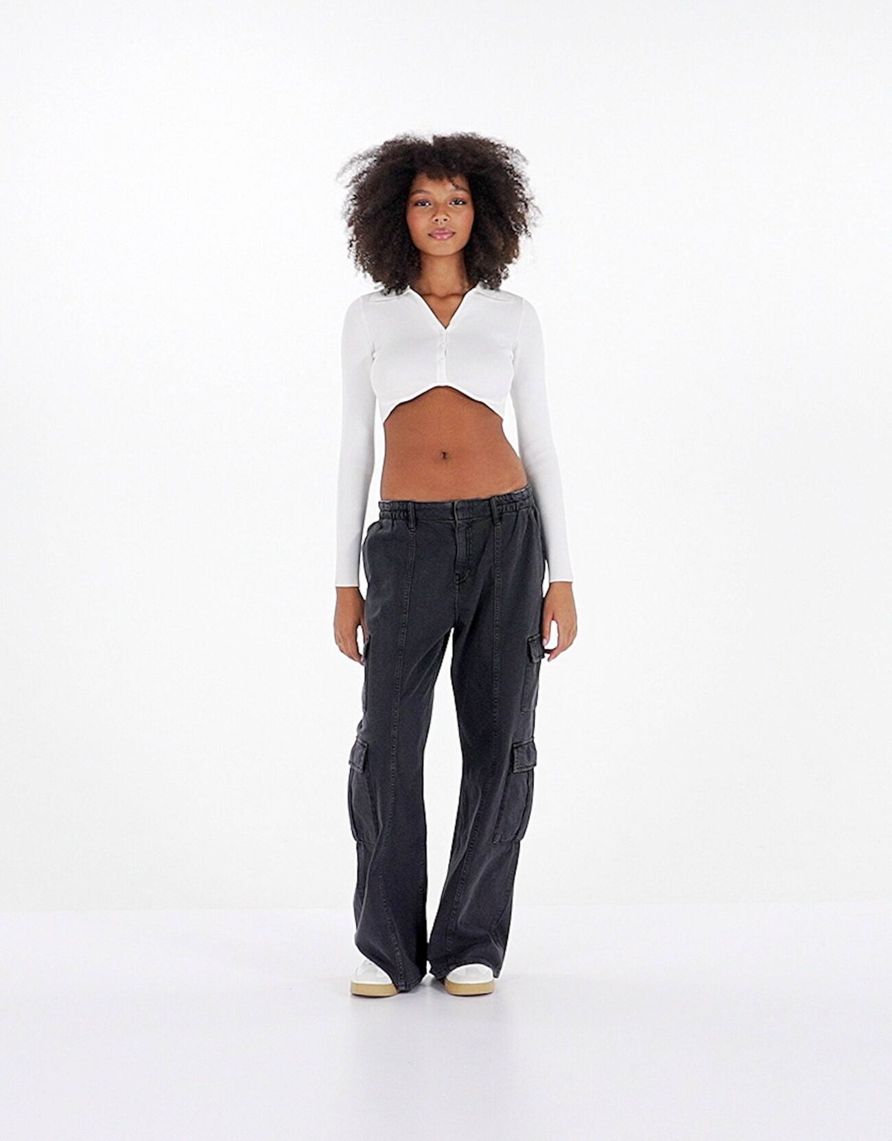 Wideleg multipocket cargo jeans Woman Bershka