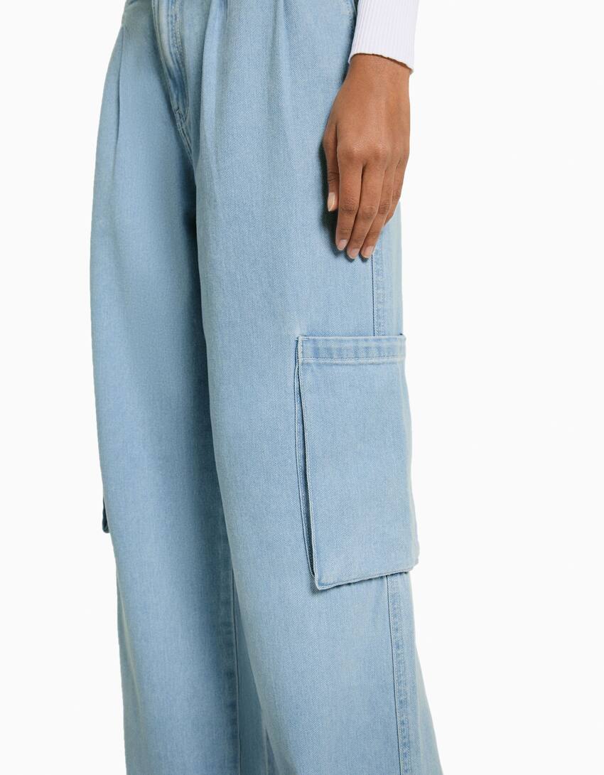 Pleated cargo jeans - Woman | Bershka