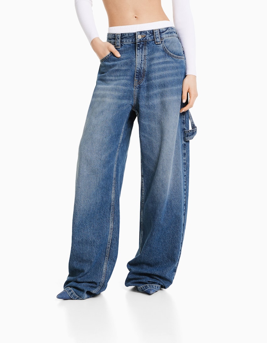 Wide balloon leg carpenter jeans with detailing - Woman | Bershka