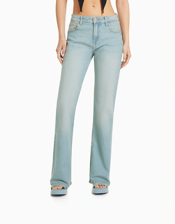 Flared jeans met taille en zakken - Denim - Dames | Bershka