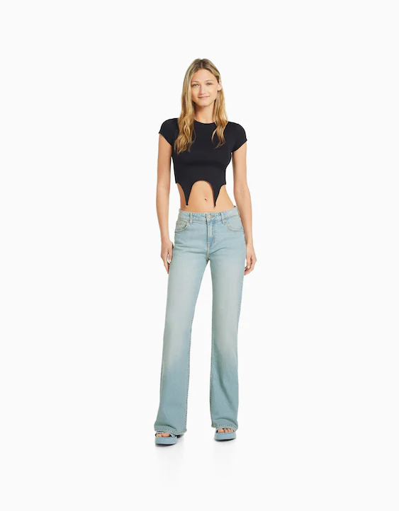Flared jeans met taille en zakken - Denim - Dames | Bershka