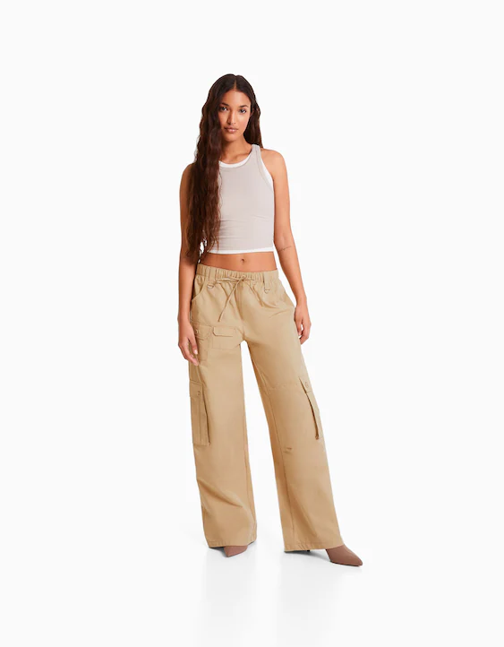 Pantalon cargo wide leg multipoches nylon - Pantalons Femme | Bershka