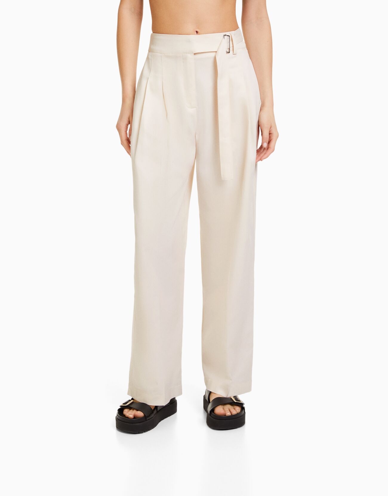 Carrot fit trousers