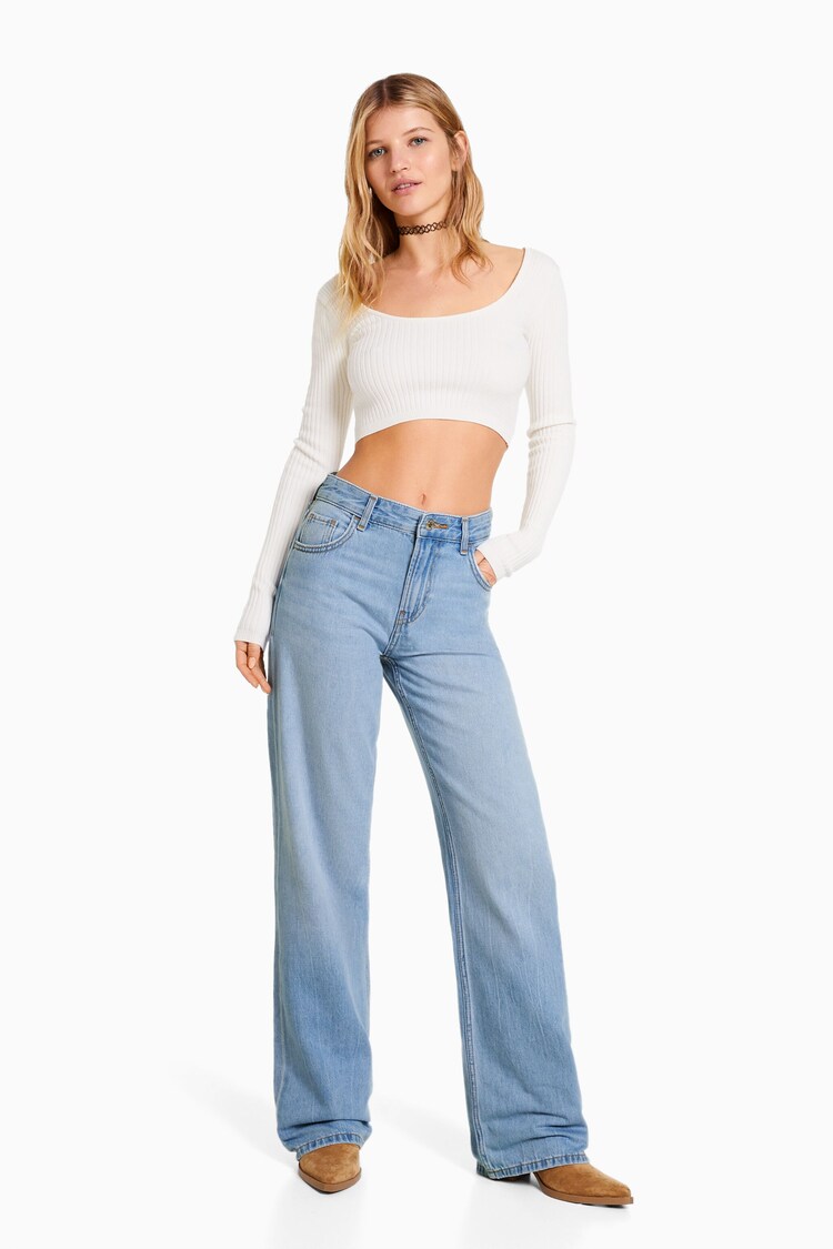 Plačiaklešniai 90-ųjų stiliaus džinsai