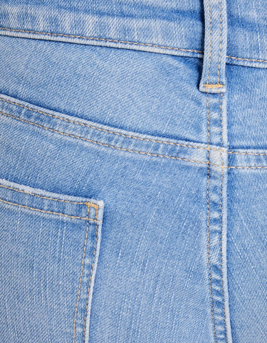Low-waist boot-cut jeans - Women | Bershka