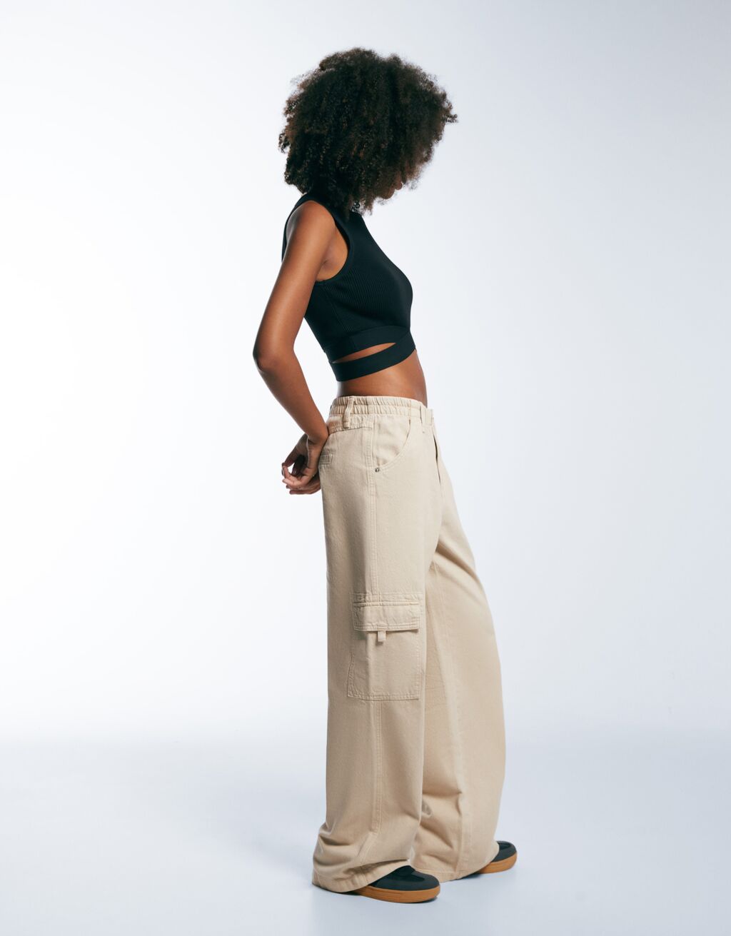 Straight fit twill cargo trousers with an elastic waistband