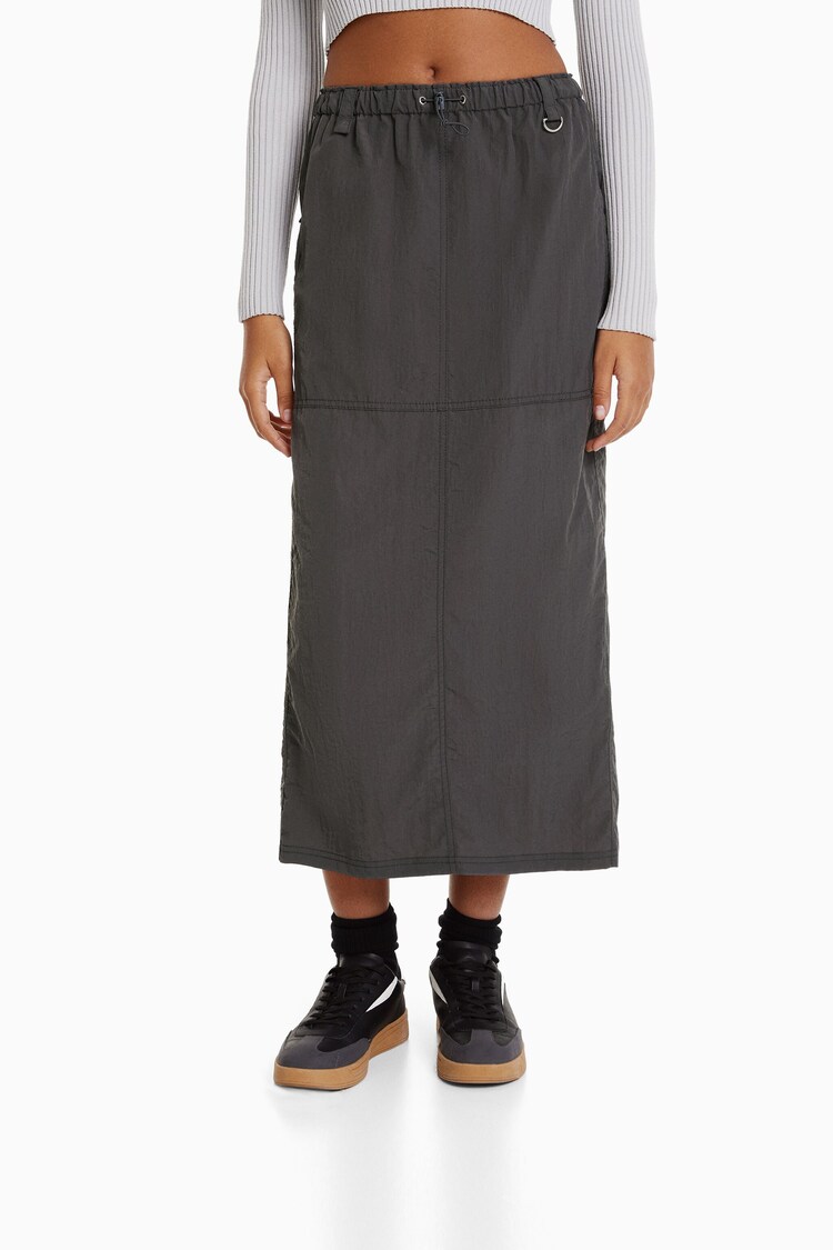 Midi sukňa s nylonovým efektom