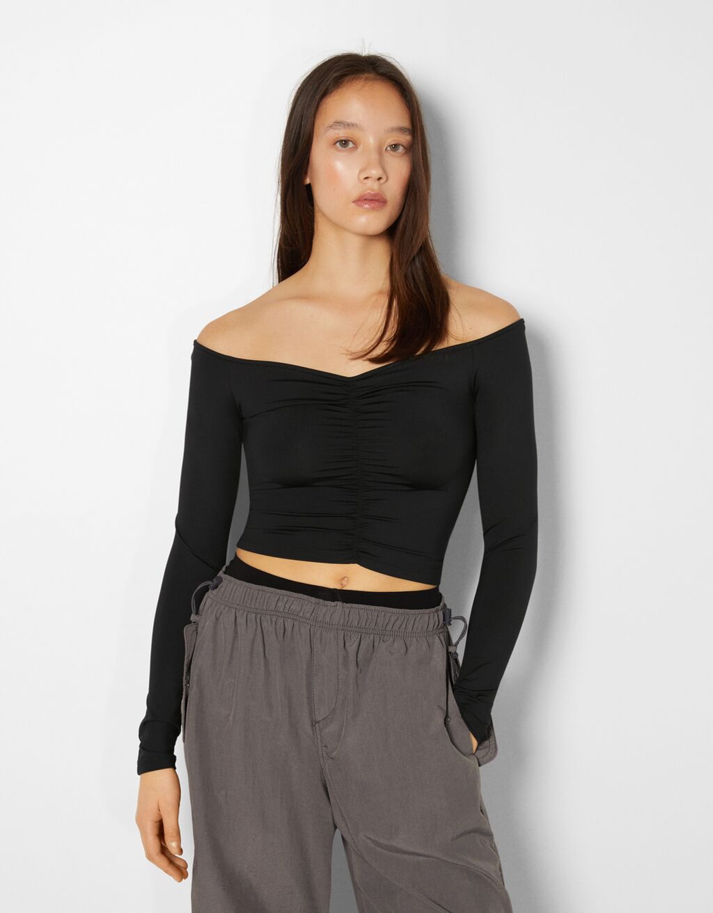 Cropped Tshirt met blote schouder met plooien en lange mouw Dames