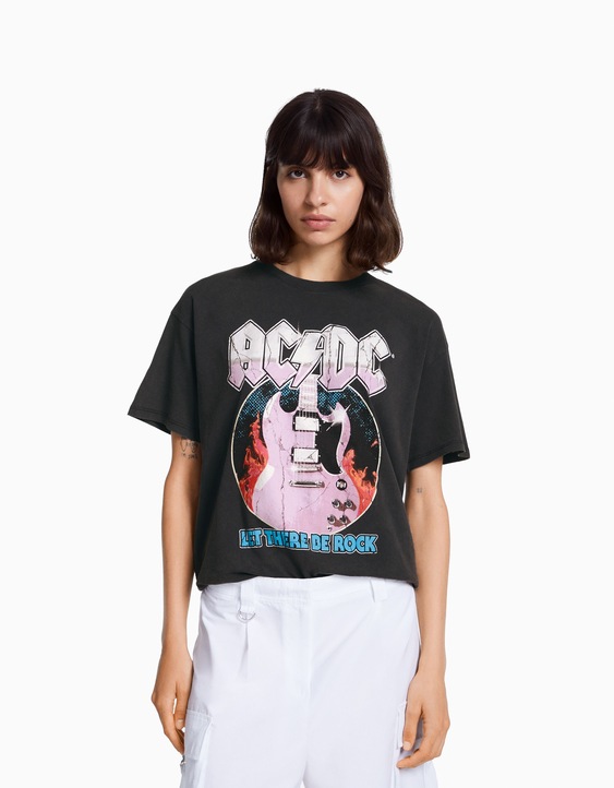 Short AC/DC T-shirt - Short Sleeve - Women | Bershka