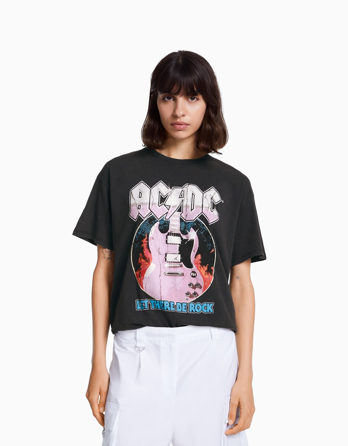 Short sleeve AC/DC print T-shirt Short Sleeve - Women | Bershka