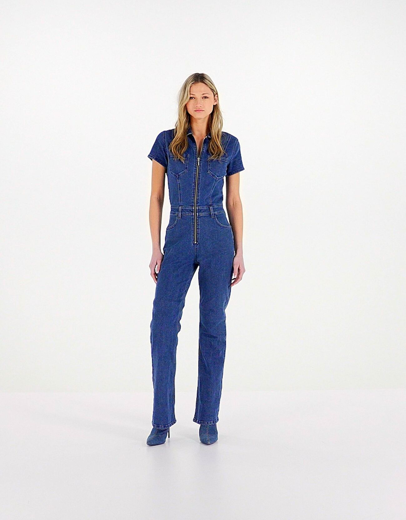 Denim jumpsuit with short sleeves and zip Women Bershka