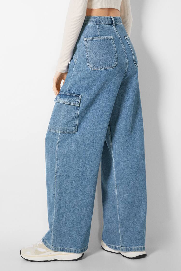 Wide-leg cargo jeans