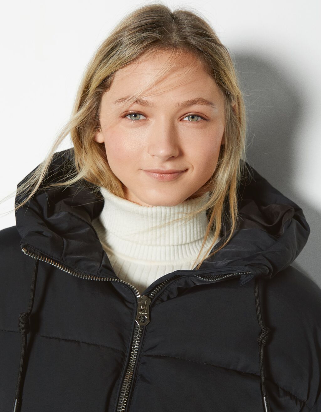 Oversize hooded puffer jacket Woman Bershka