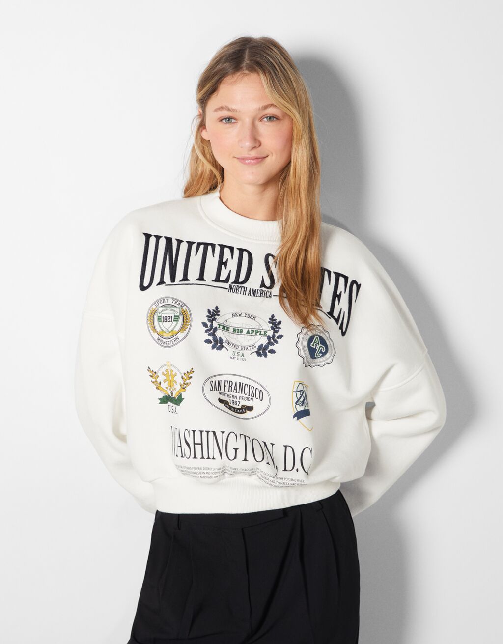 Sweatshirt mit Print und Stickerei