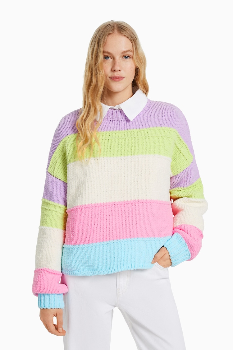 Ženilkový sveter s viacfarebnými pruhmi