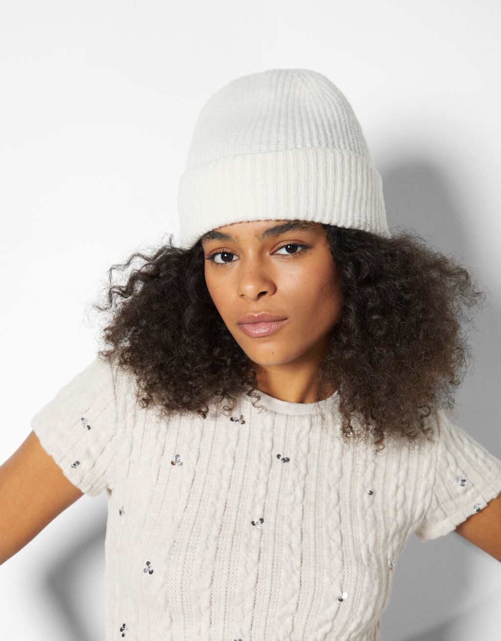 Ribbed knit beanie Woman Bershka